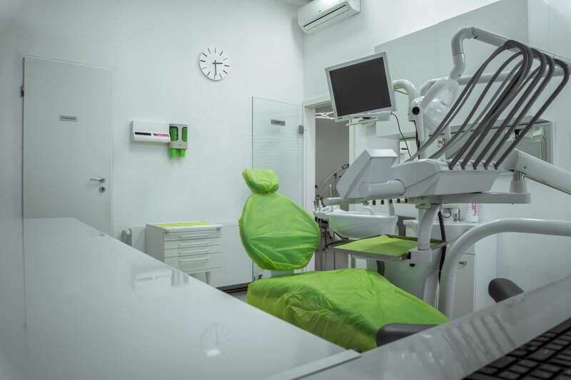 Dr. Vladescu Razvan – Dentist in Timisoara | Cabinet Stomatologic Modern