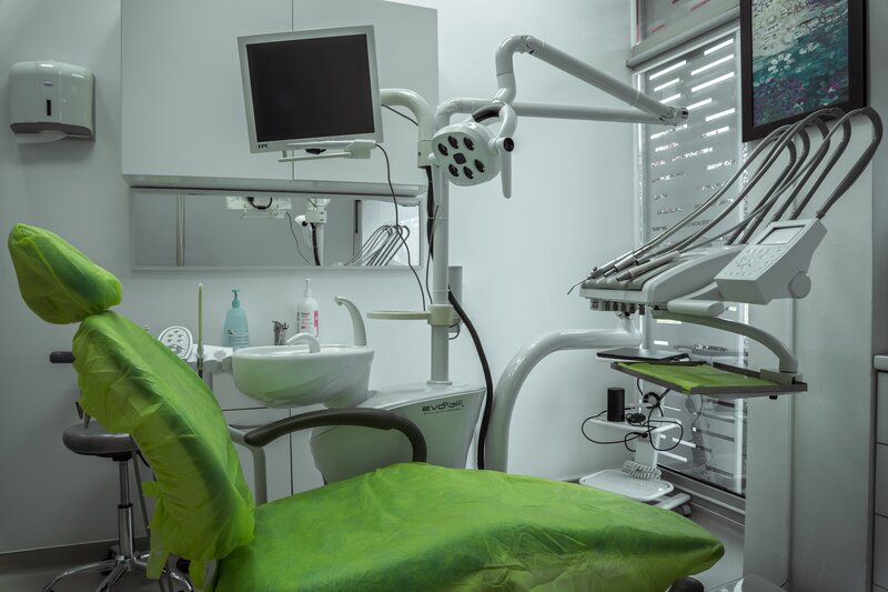 Dr. Vladescu Razvan – Dentist in Timisoara | Cabinet Stomatologic Modern